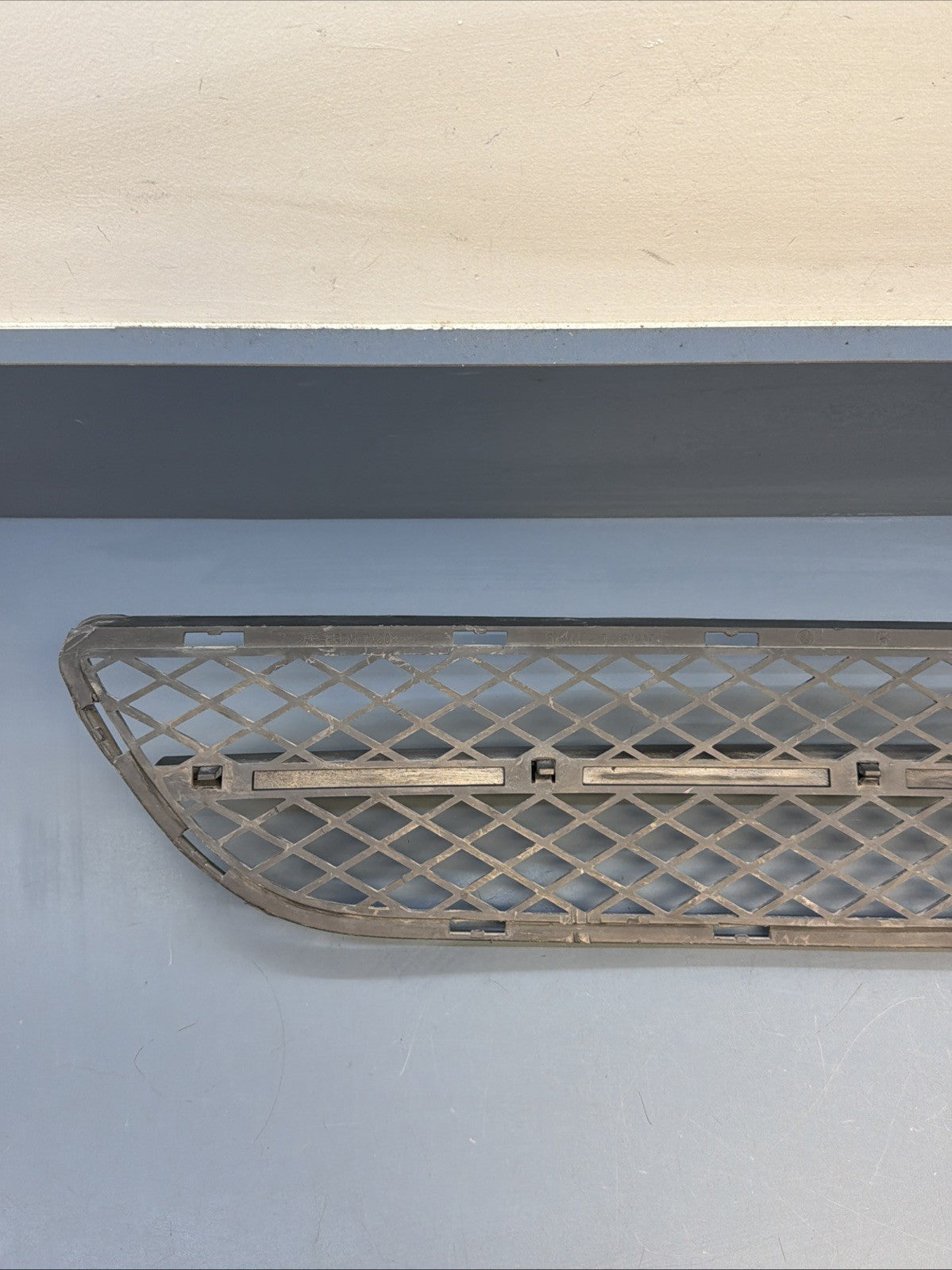 06-08 BMW E90 335 325 328 330 Center Lower Bumper Grille 7134074