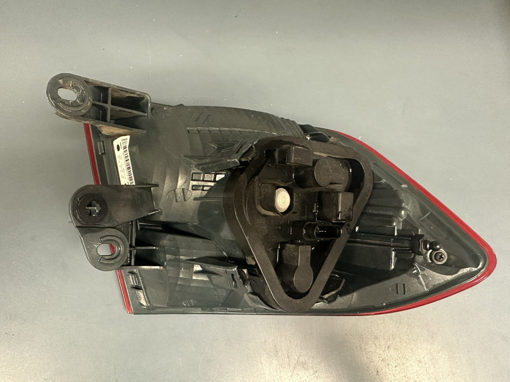 2012-2016 BMW 328xi F30 OEM Right Rear Outer Trunk Tail Light Lamp 7372786