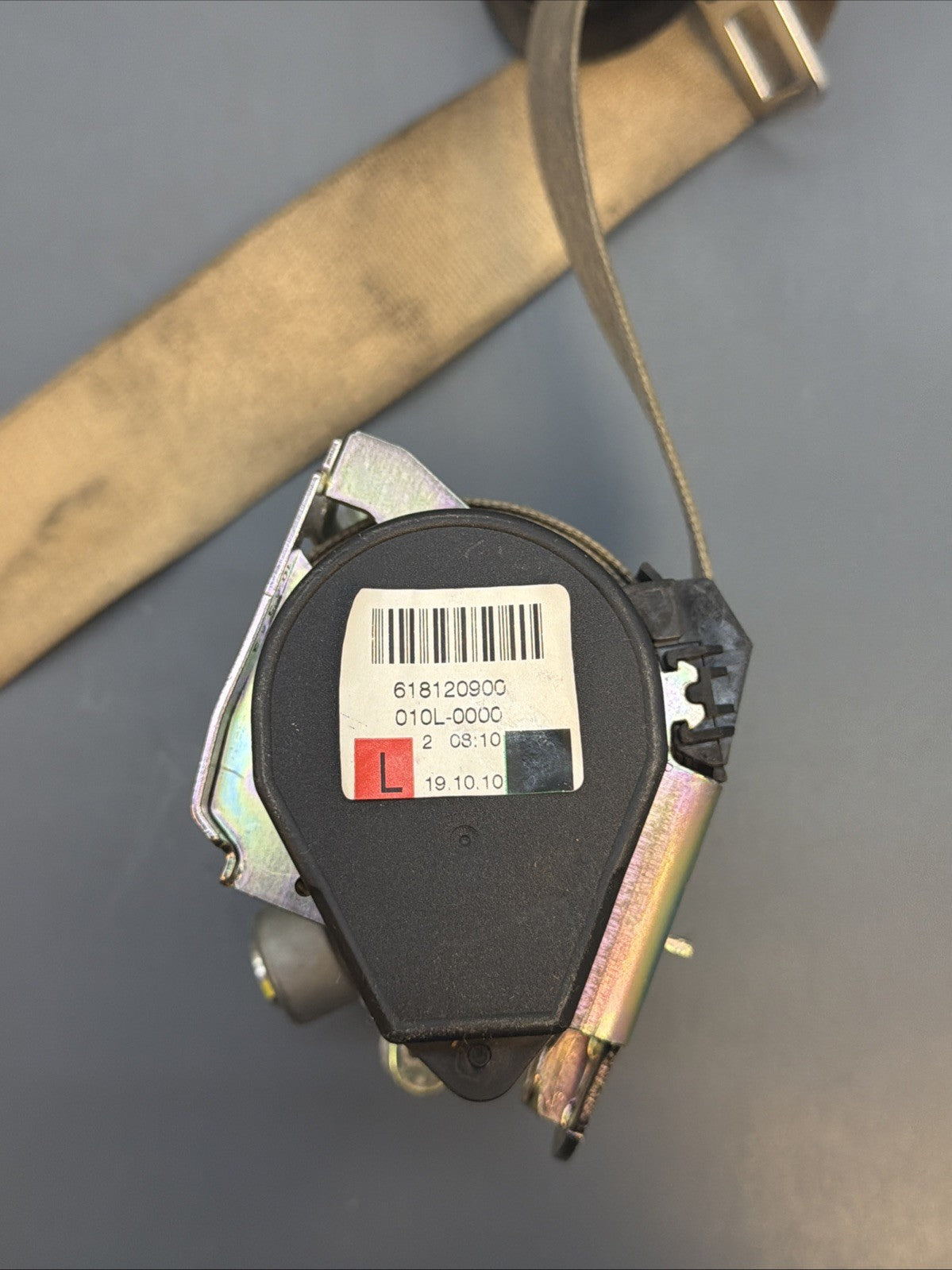11-16 BMW F10 FRONT LEFT DRIVER SEAT BELT RETRACTOR OEM 618120900 BEIGE