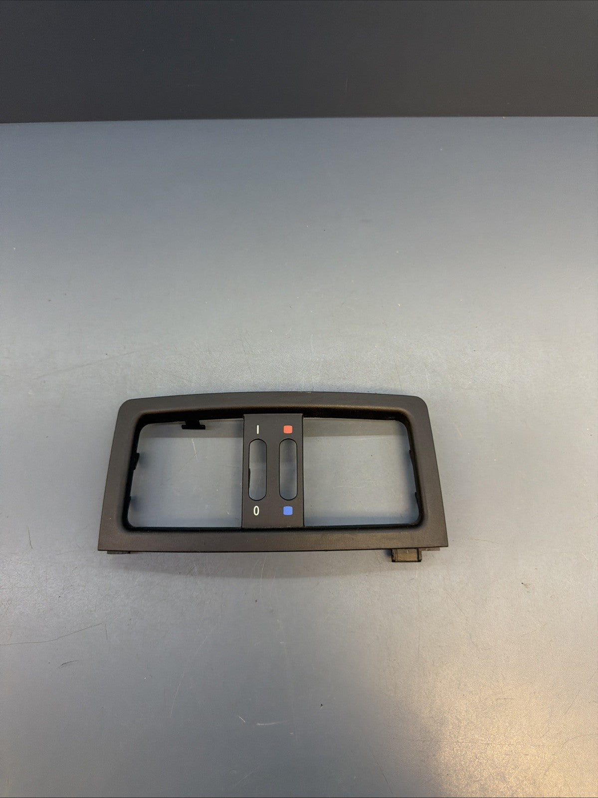 BMW 04-10 E60 5 SERIES REAR CENTER AIR VENT COVER TRIM BLACK OEM 5117000