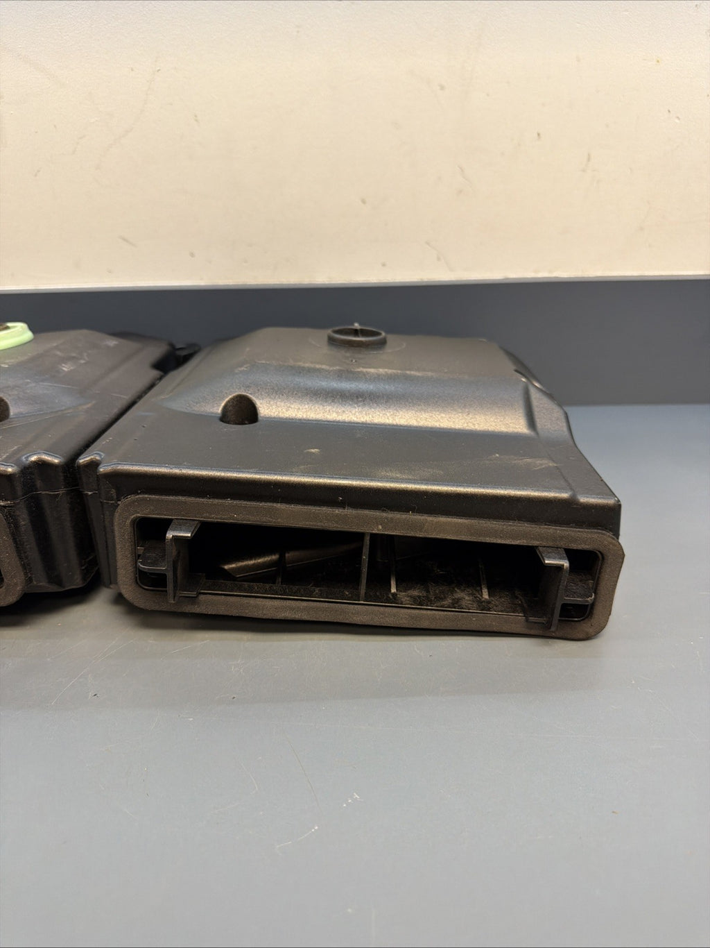 08-13 BMW E92 E90 3 SER FRONT LEFT & RIGHT HI-FI SUBWOOFER SET 9143143 9143144