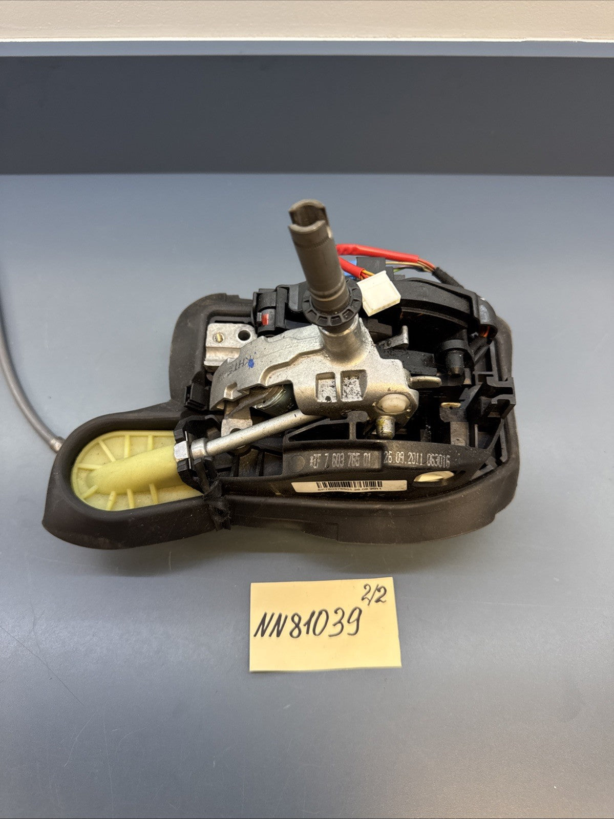 2007-2013 BMW 328i E90 GENUINE AUTOMATIC TRANSMISSION GEAR SHIFTER OEM 7603765