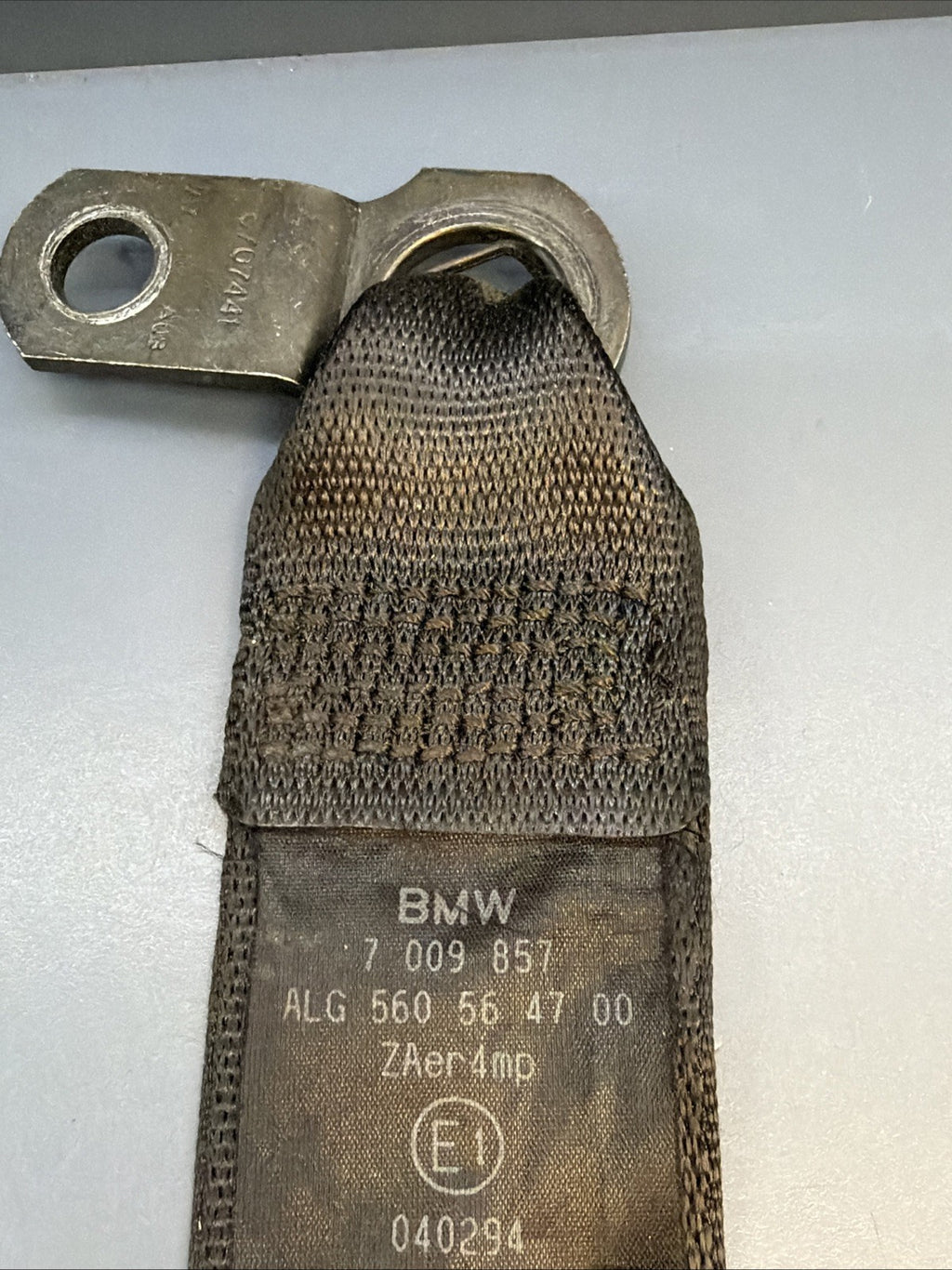 2001-2005 BMW 325I 325XI FRONT LEFT DRIVER SEAT BELT RETRACTOR 7009857 OEM