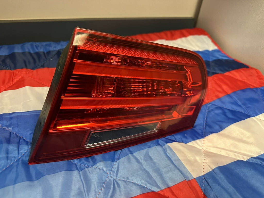 12-15 BMW 3 SERIES F30 F31 RIGHT SIDE INNER TRUNK LID MOUNTED TAILLIGHT OEM