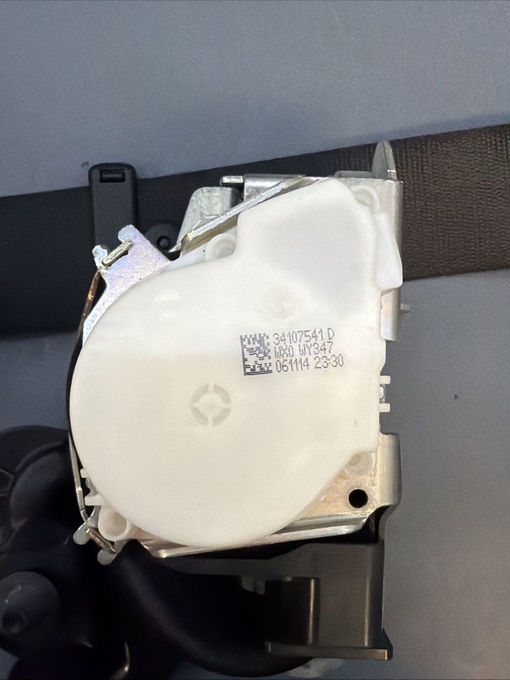 BMW F30 F31 F34 FRONT PASSANGER SEAT BELT RETRACTOR OEM 34107541D