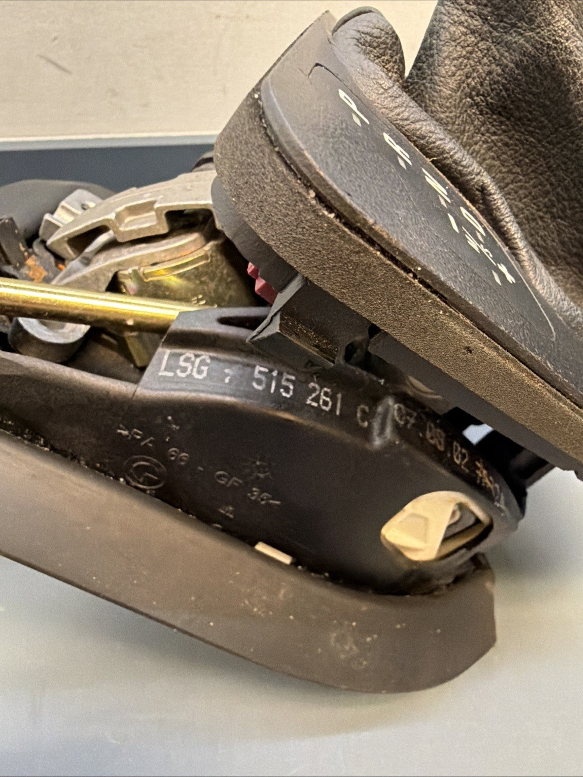 BMW 98-06 E46 3 SERIES STEPTRONIC AUTOMATIC TRANS GEAR SHIFTER/SELECTOR 7515261