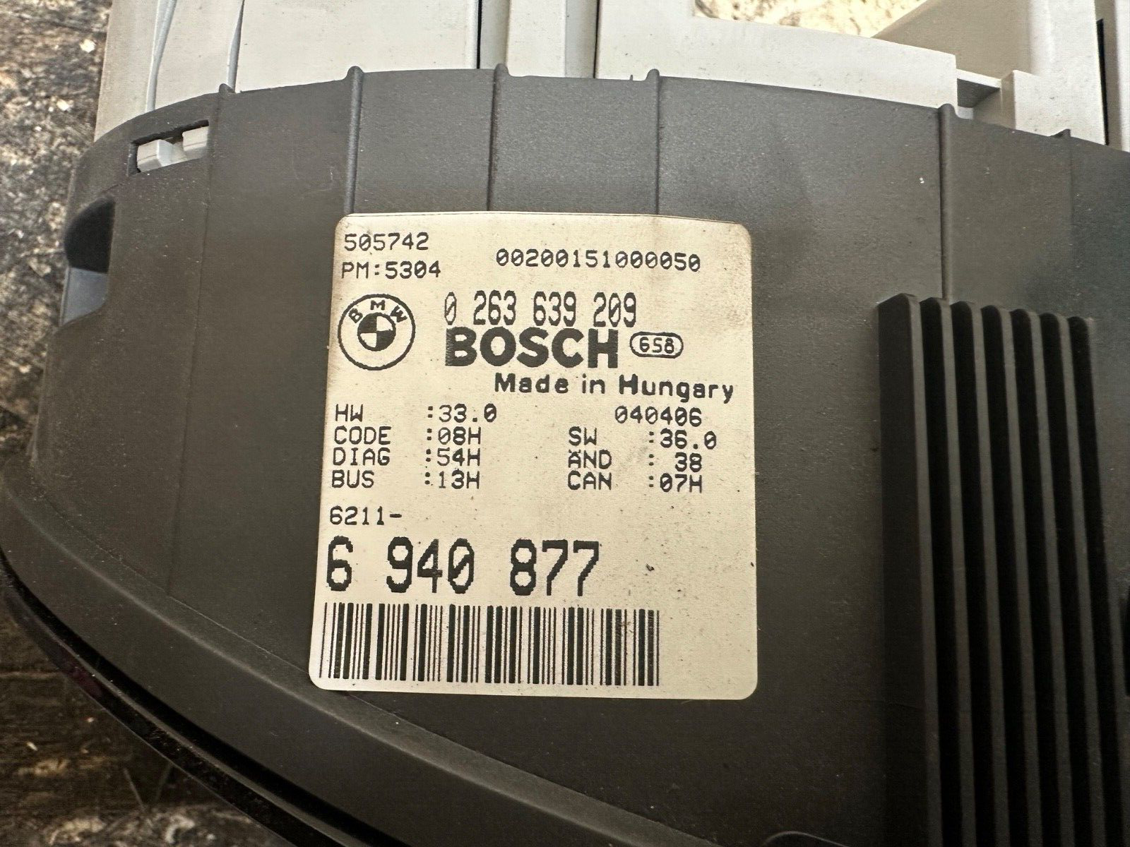 BMW E46 325i SPEDOMETER AND INSTRUMENT CLUSTER MPH OEM BMW 6940877