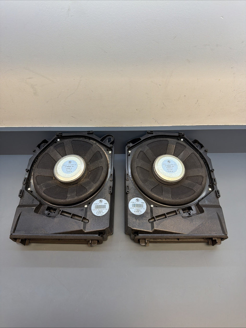 08-13 BMW E92 E90 3 SER FRONT LEFT & RIGHT HI-FI SUBWOOFER SET 9143143 9143144