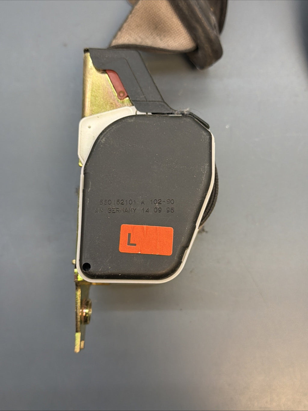 89-95 Bmw E34 5 Series Front Left Side Upper Seat Belt Retractor Beige 8164161