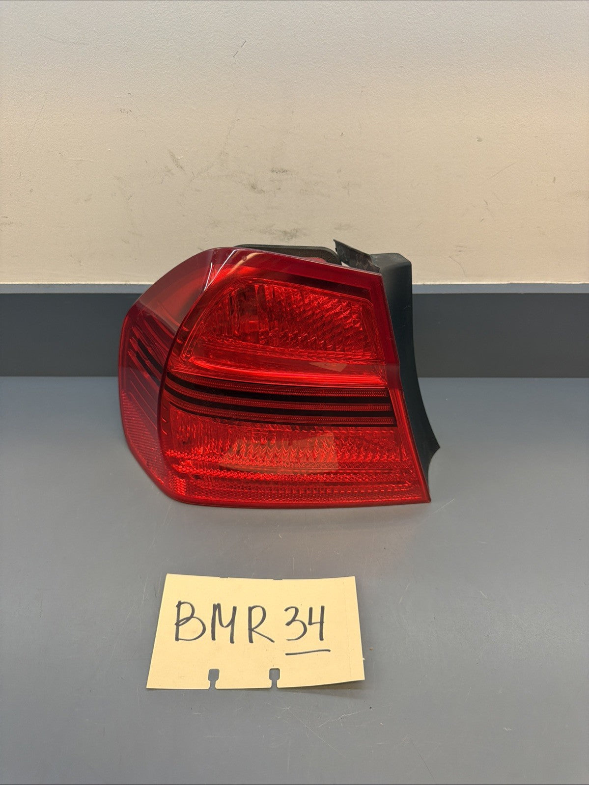 2006-2008 BMW E90 OUTTER PASSANGER PRE LCI TAIL LIGHT 7161956
