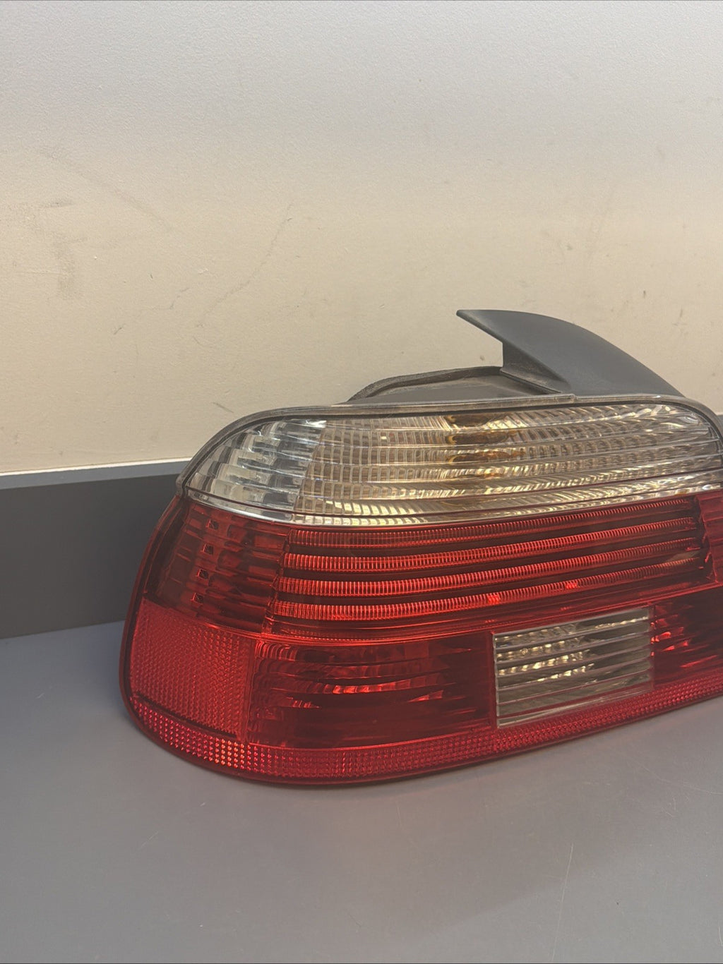 01-03 BMW E39 525 530 540 Sedan Left Driver Side Tail Light Lamp HELLA 6902529