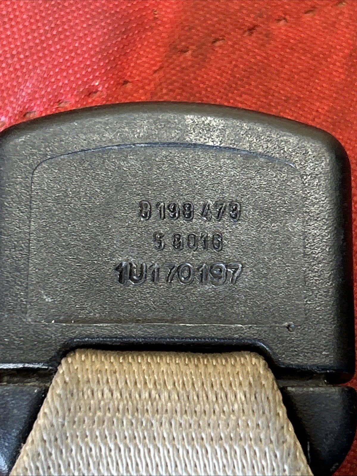 BMW E39 5-Series rear middle seat belt buckle beige 8198478