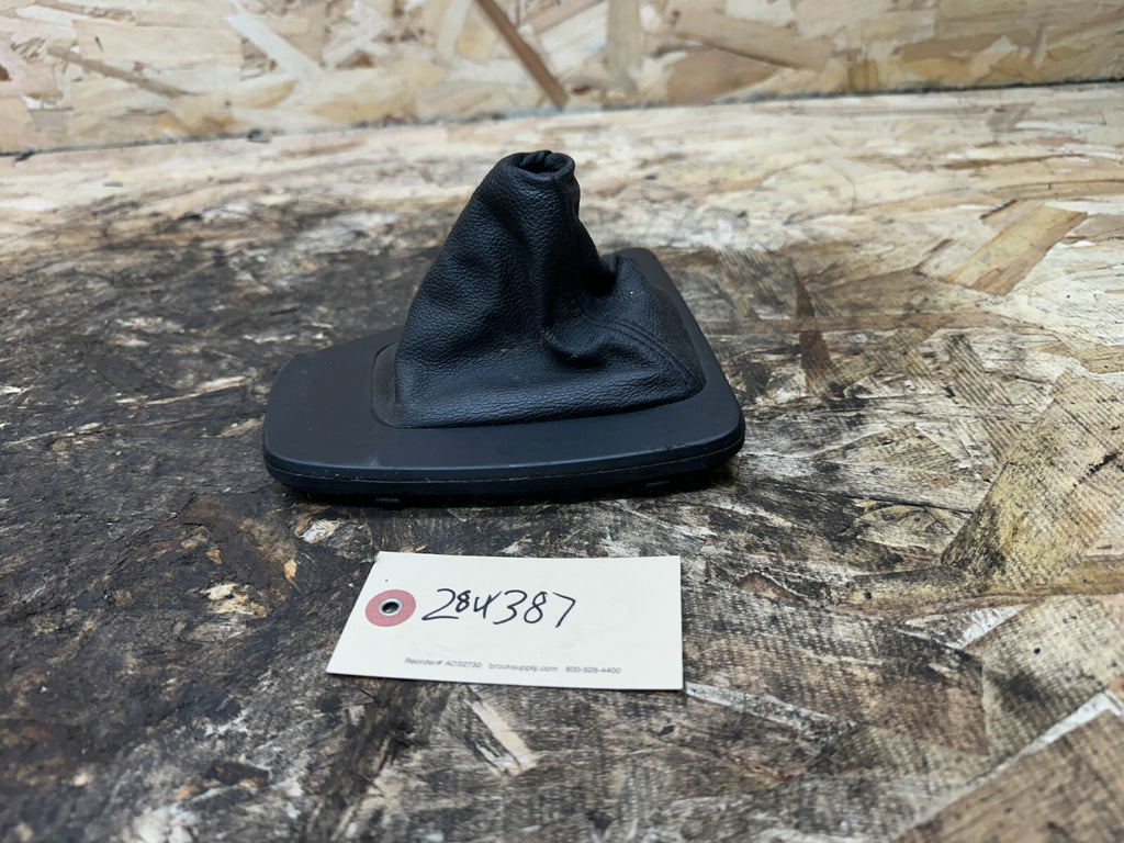 BMW 2006-2013 E90 3 SERIES AT SHIFT BOOT BLACK W SHIFT KNOB OEM 7155643