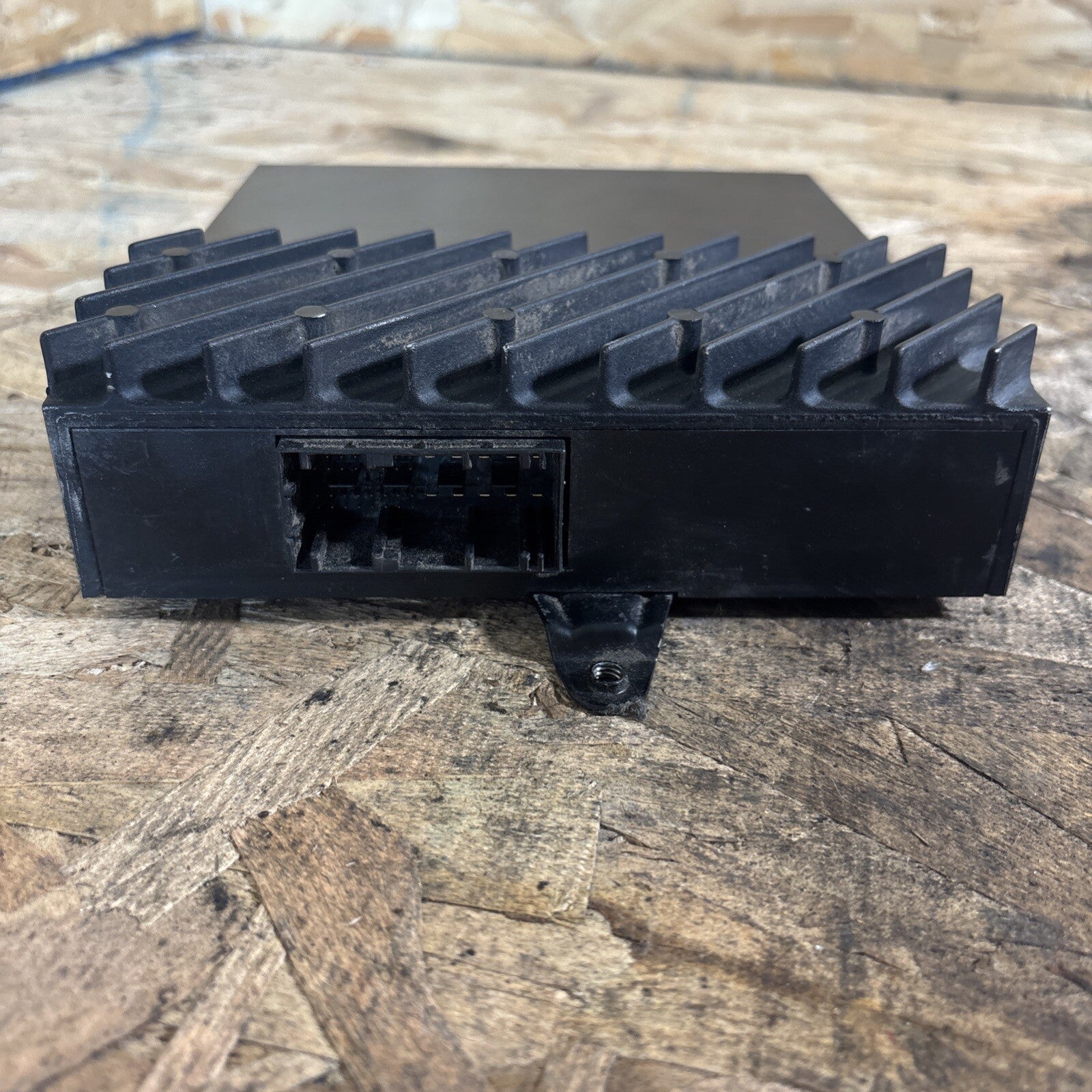 1999 2000 2001 BMW E46 328i AUDIO AMPLIFIER ASSEMBLY LEAR HIFI OEM 8368230