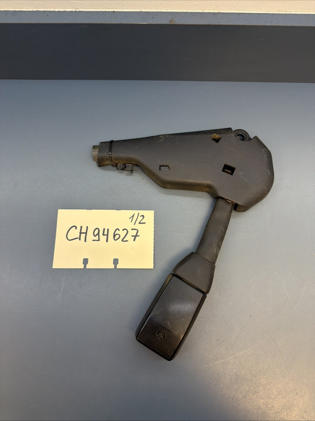 97-03 Bmw E39 5 Series Front Left Driver Seat Belt Buckle Latch Receiver 8257797