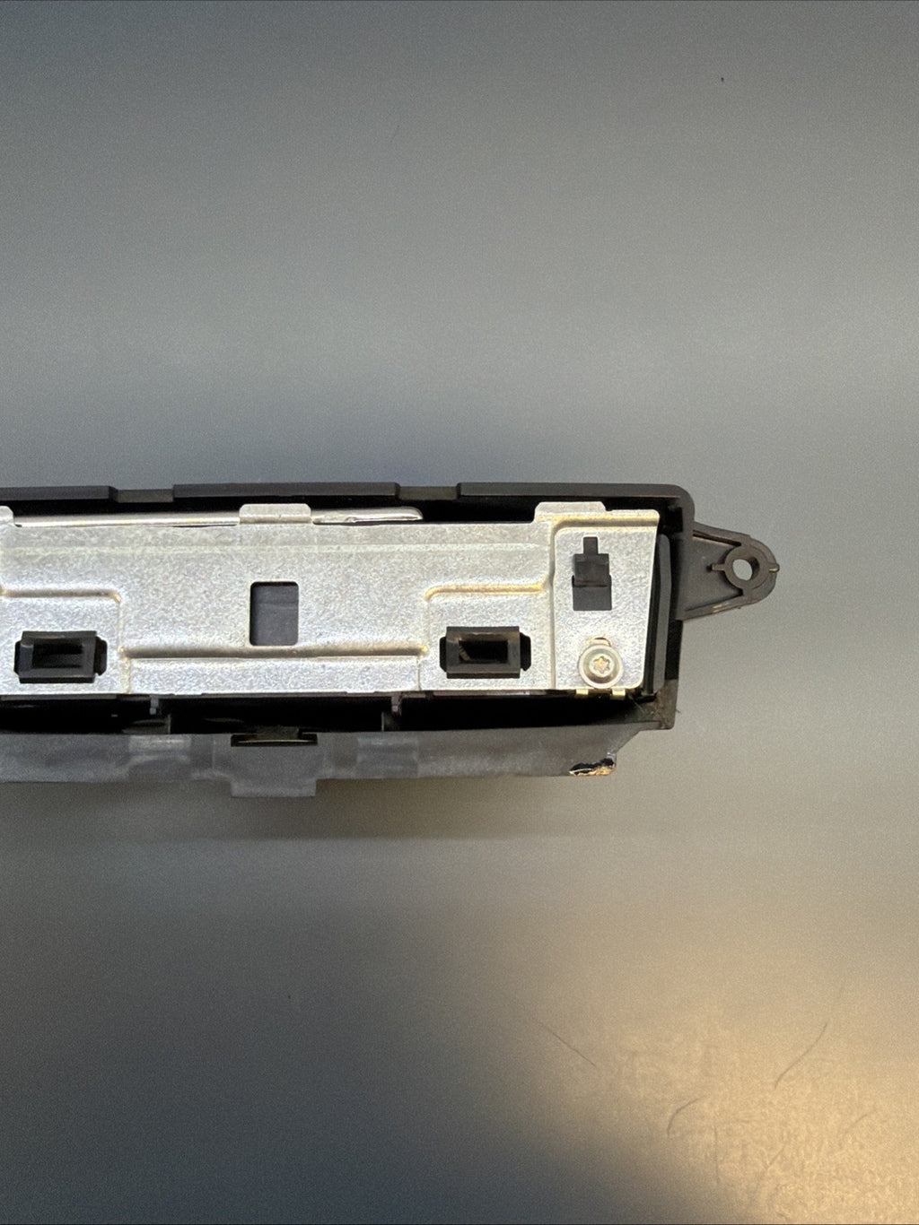 2008-2010 BMW 528 E60 DASH CONSOLE ASHTRAY ASSEMBLY 6976376