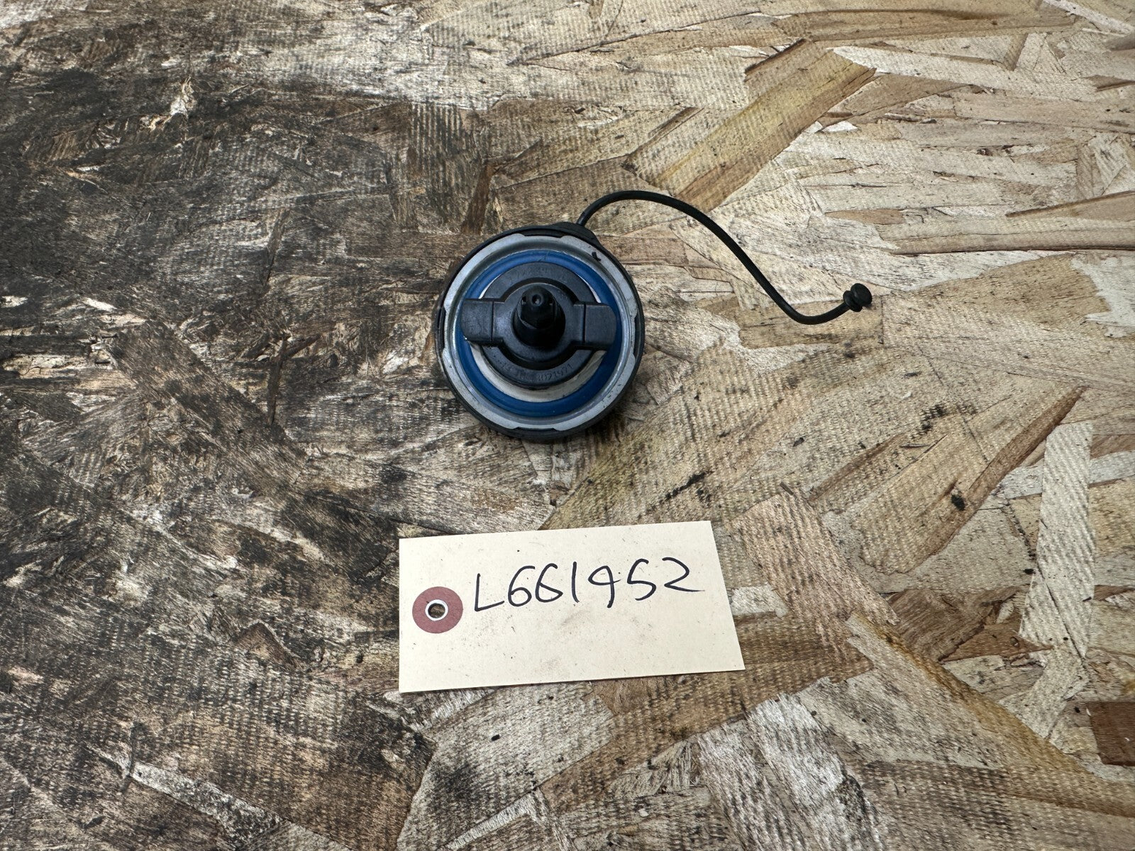 BMW E60 E90 F30 FUEL FILLER GAS CAP BLACK OEM 7222391