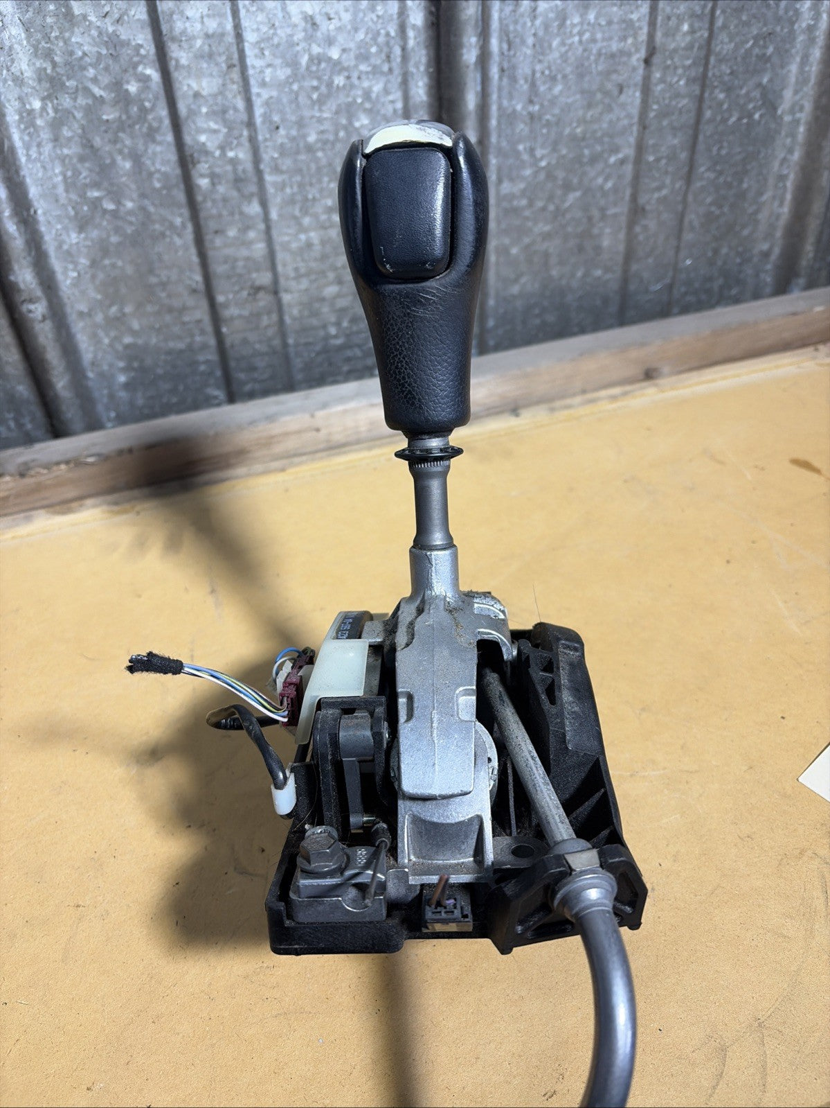BMW X3 3.0 E83 2007-10 AUTOMATIC TRANSMISSION SHIFTER w/ CABLE 3423597