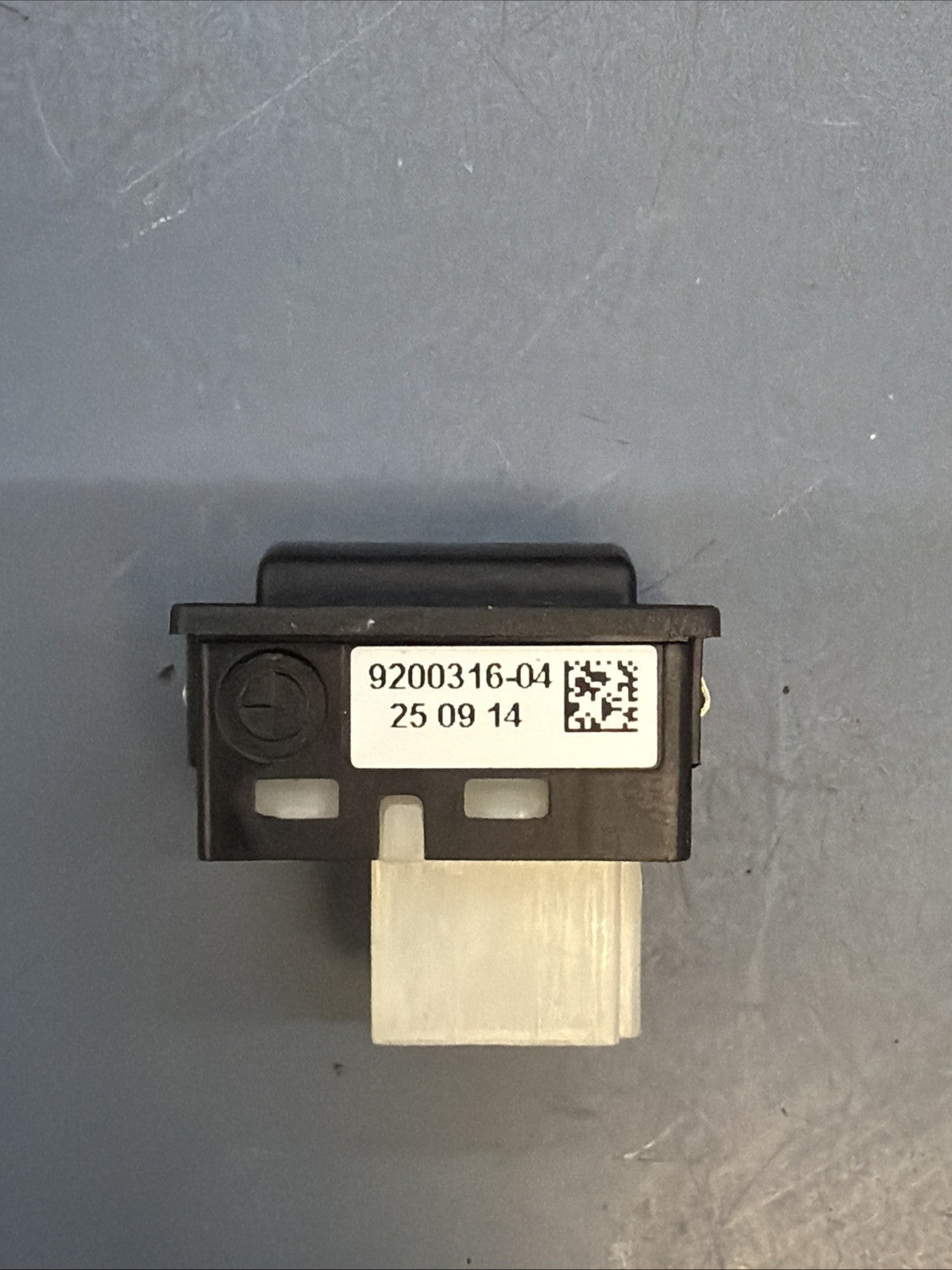 BMW 03-19 1/2/3/4/5/6/7 SERIES i3 X1 X3 Z4 TRUNK UNLOCKING SWITCH OEM 9200316