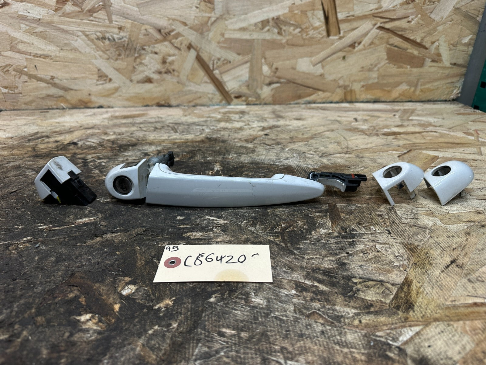 BMW 2009-2012 E90 LEFT/DRIVER SIDE EXTERIOR DOOR HANDEL + COVERS WHITE