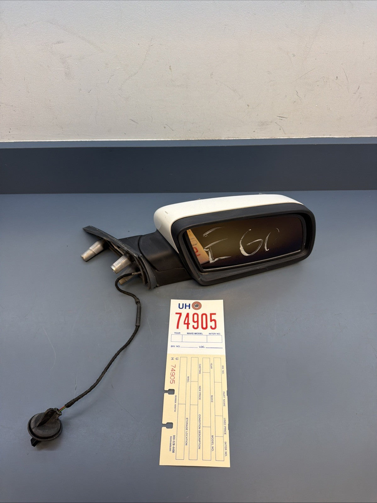 2006-2010 BMW 528i Rh Front Door Side View Mirror Assembly 7043437; 7038344 OEM.