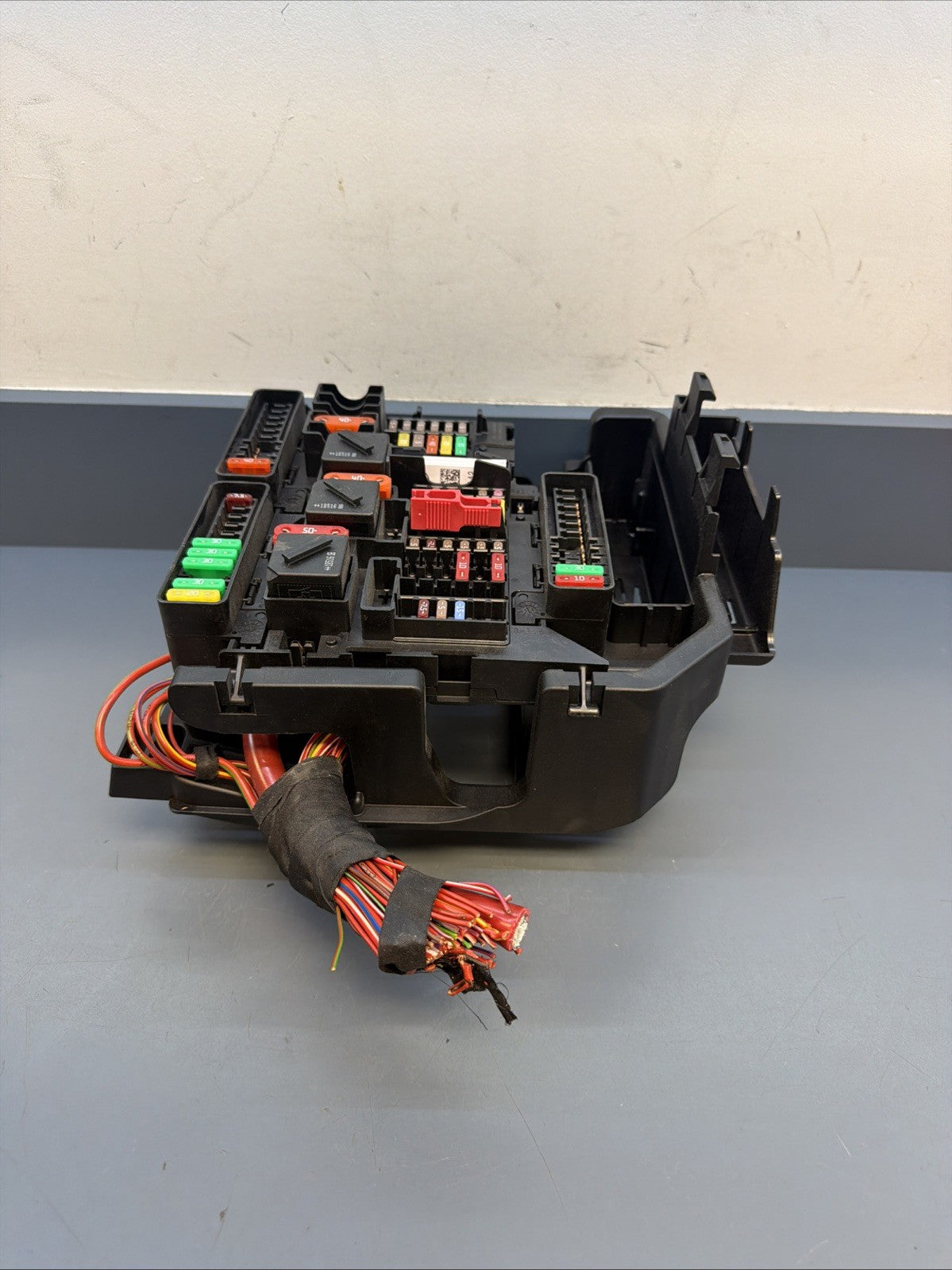 BMW F39 F44 F48 2 Series X1 X2 Power Distribution Junction Fuse Box 9270356