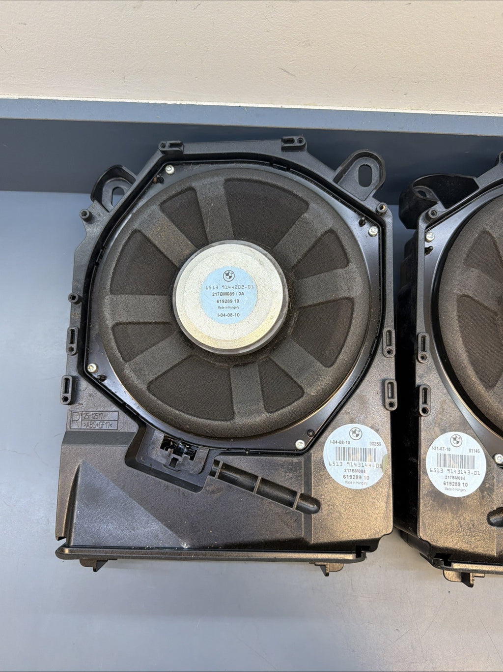 08-13 BMW E92 E90 3 SER FRONT LEFT & RIGHT HI-FI SUBWOOFER SET 9143143 9143144