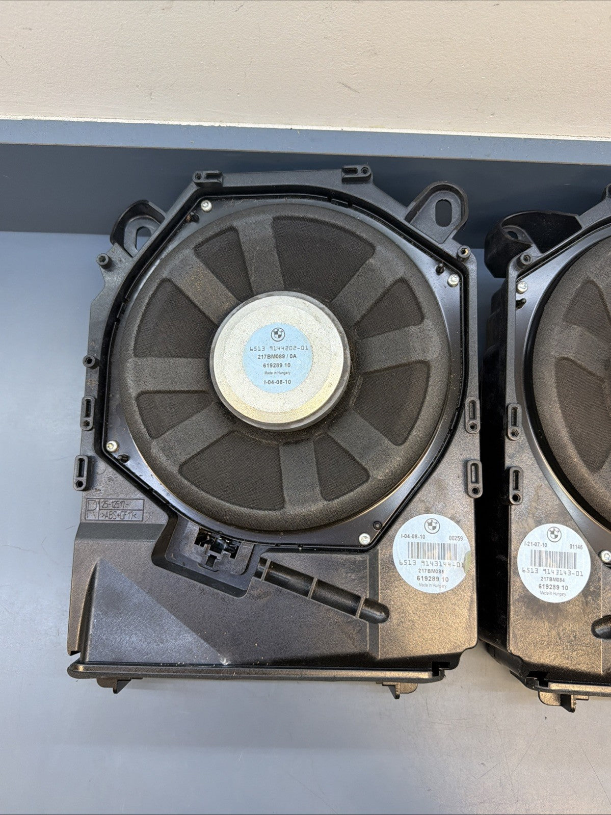 08-13 BMW E92 E90 3 SER FRONT LEFT & RIGHT HI-FI SUBWOOFER SET 9143143 9143144