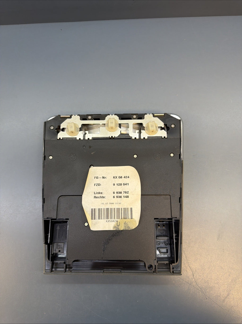 06-08 BMW E90 328i OVERHEAD CONSOLE MAP LIGHT SUNROOF SWITCH OEM 6938762 TAN