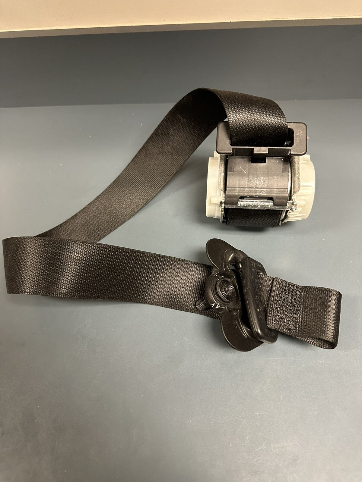 08-13 BMW E90 E92 E93 M3 OEM Coupe Front Left Seat Belt Retractor Black 34023561