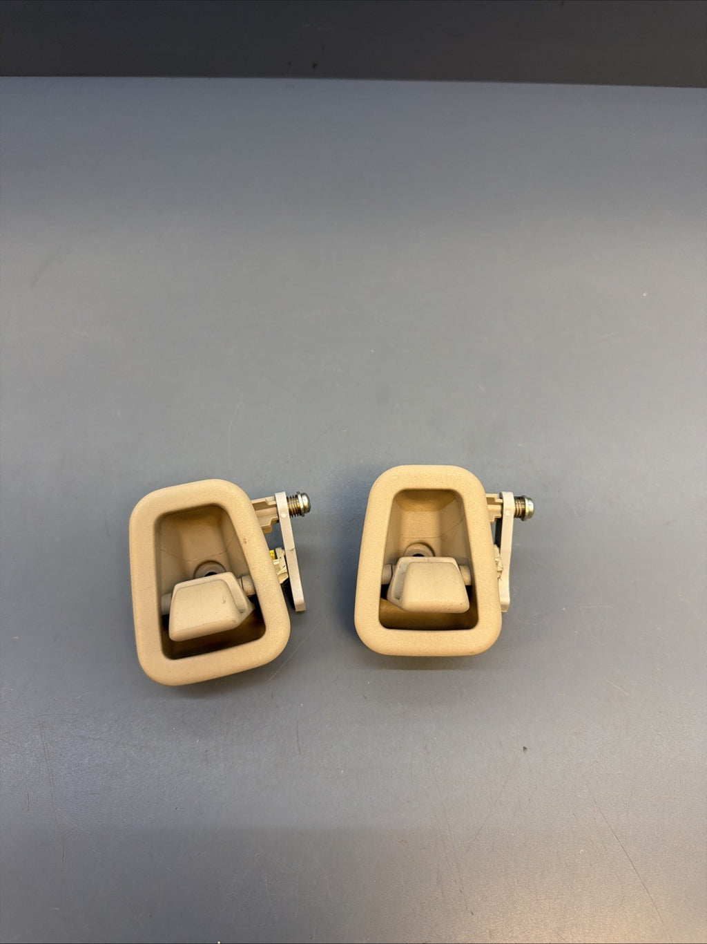 2007-2012 BMW 328i COUPE E92 - CEILING HOOK HANGER 7008000 BEIGE