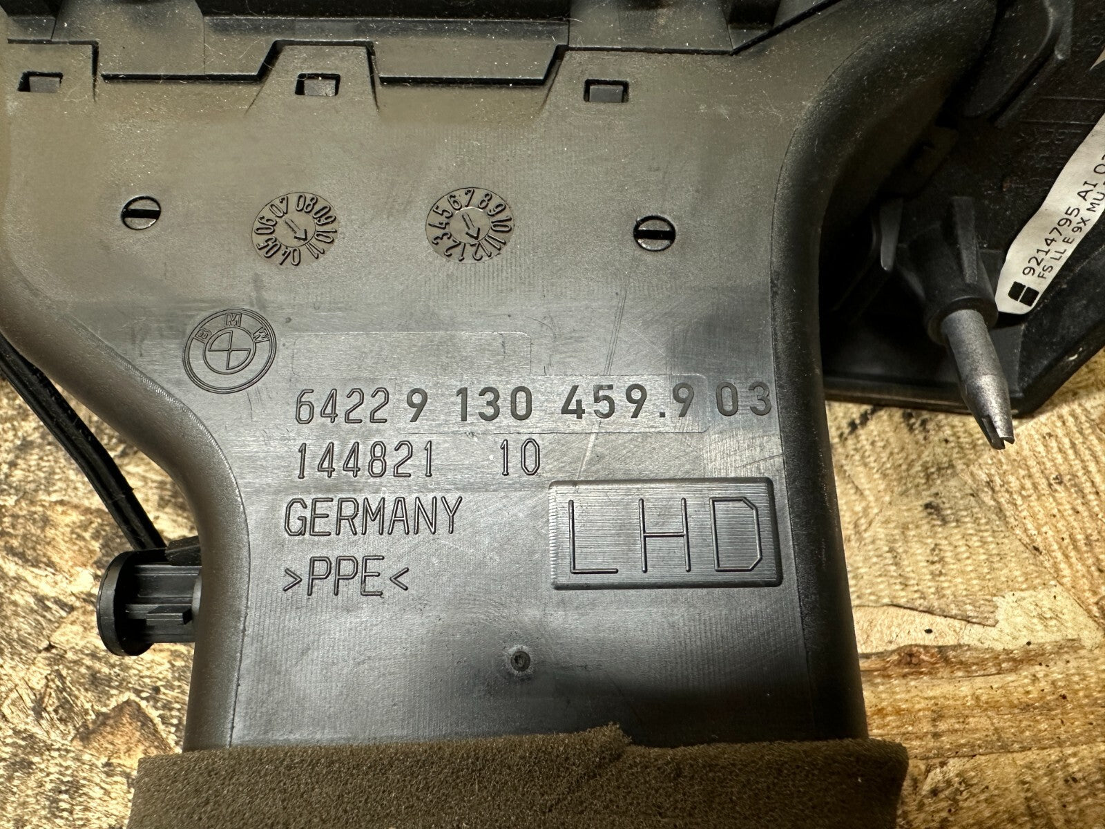 BMW 06-13 E90 BROKEN FRONT LEFT/DRIVER SIDE DASH AIR VENT BAMBUS OEM 9130459