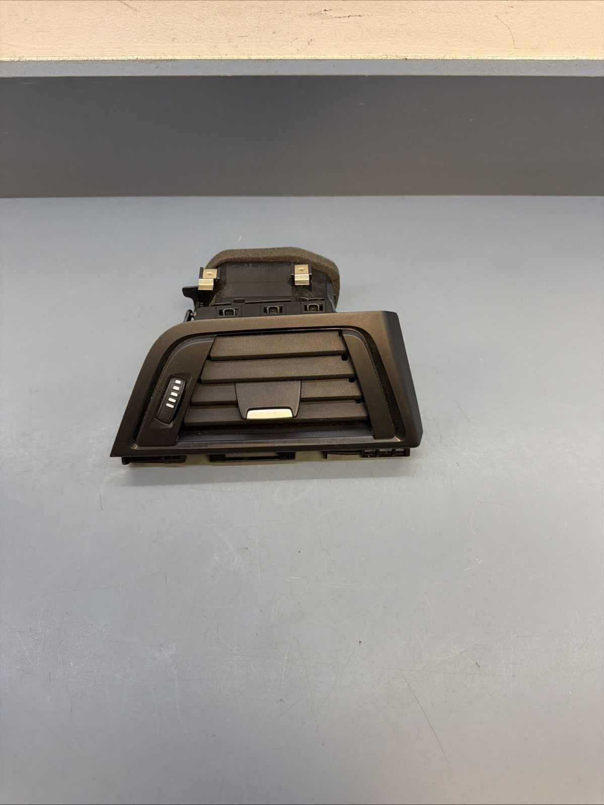 12-18 BMW 328i 320i Front Right Side Dash A/C Air Vent 9218550 Oem