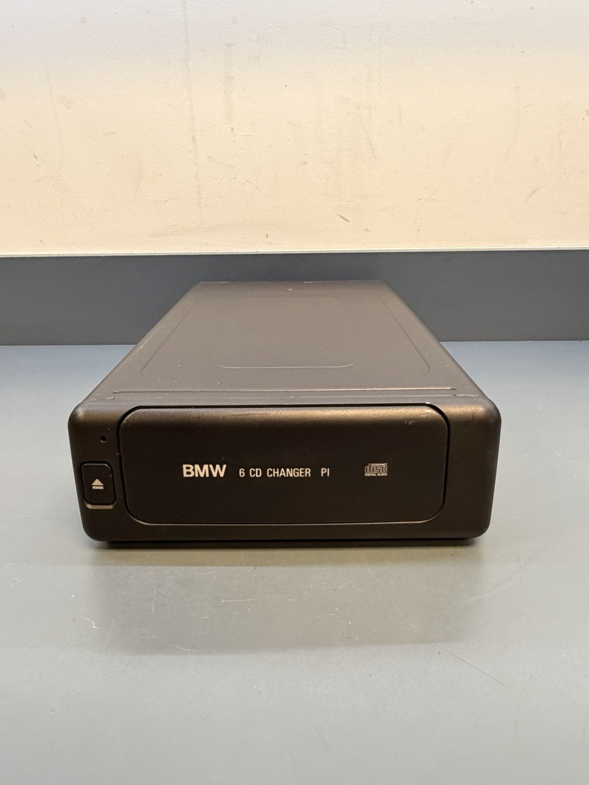 Genuine BMW E38 7-Series Trunk 6 CD Changer With Cartridge 65128375537