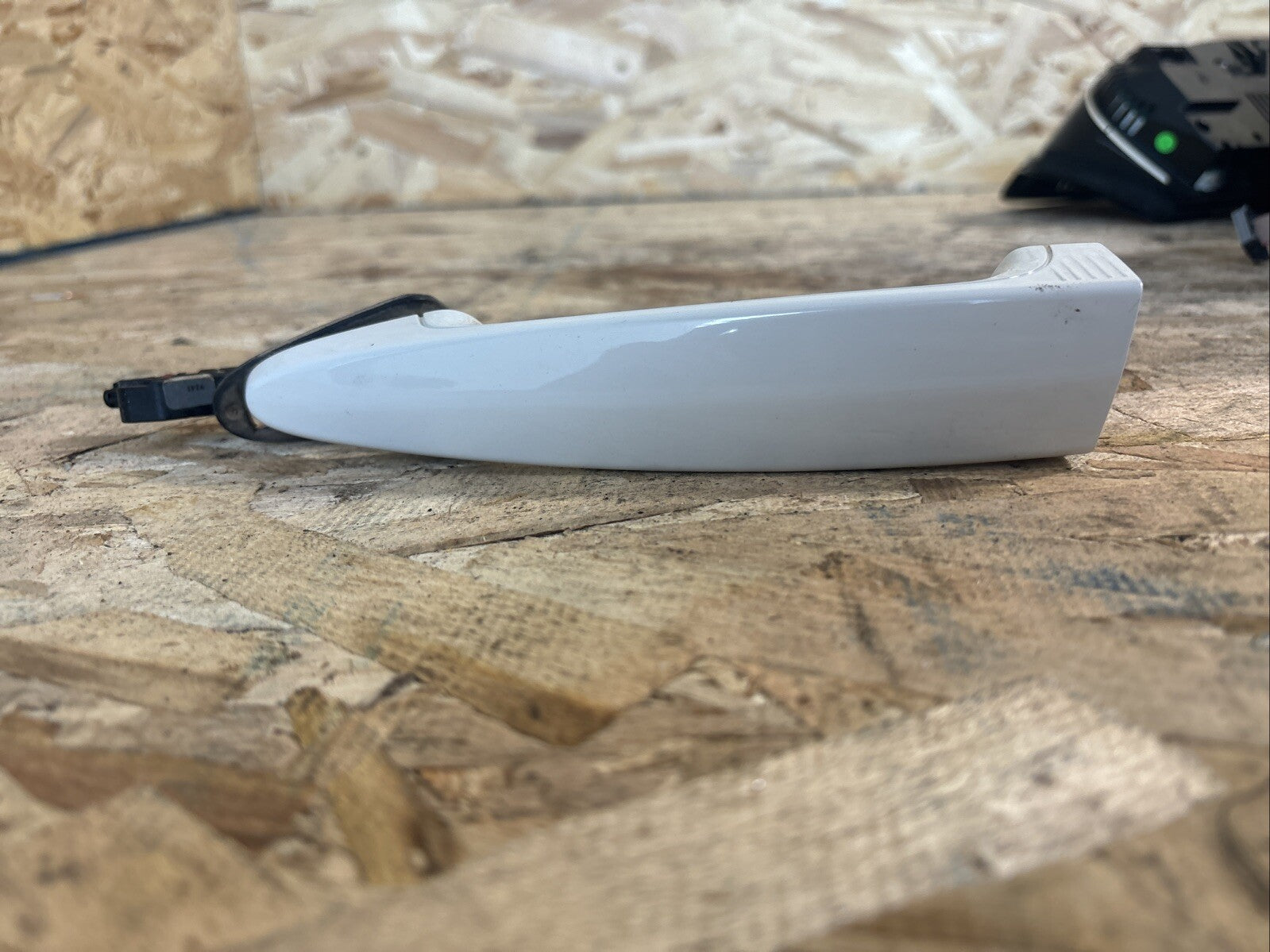 BMW X5 2010 DOOR HANDLE EXTERIOR PAIR 7209315 7138337