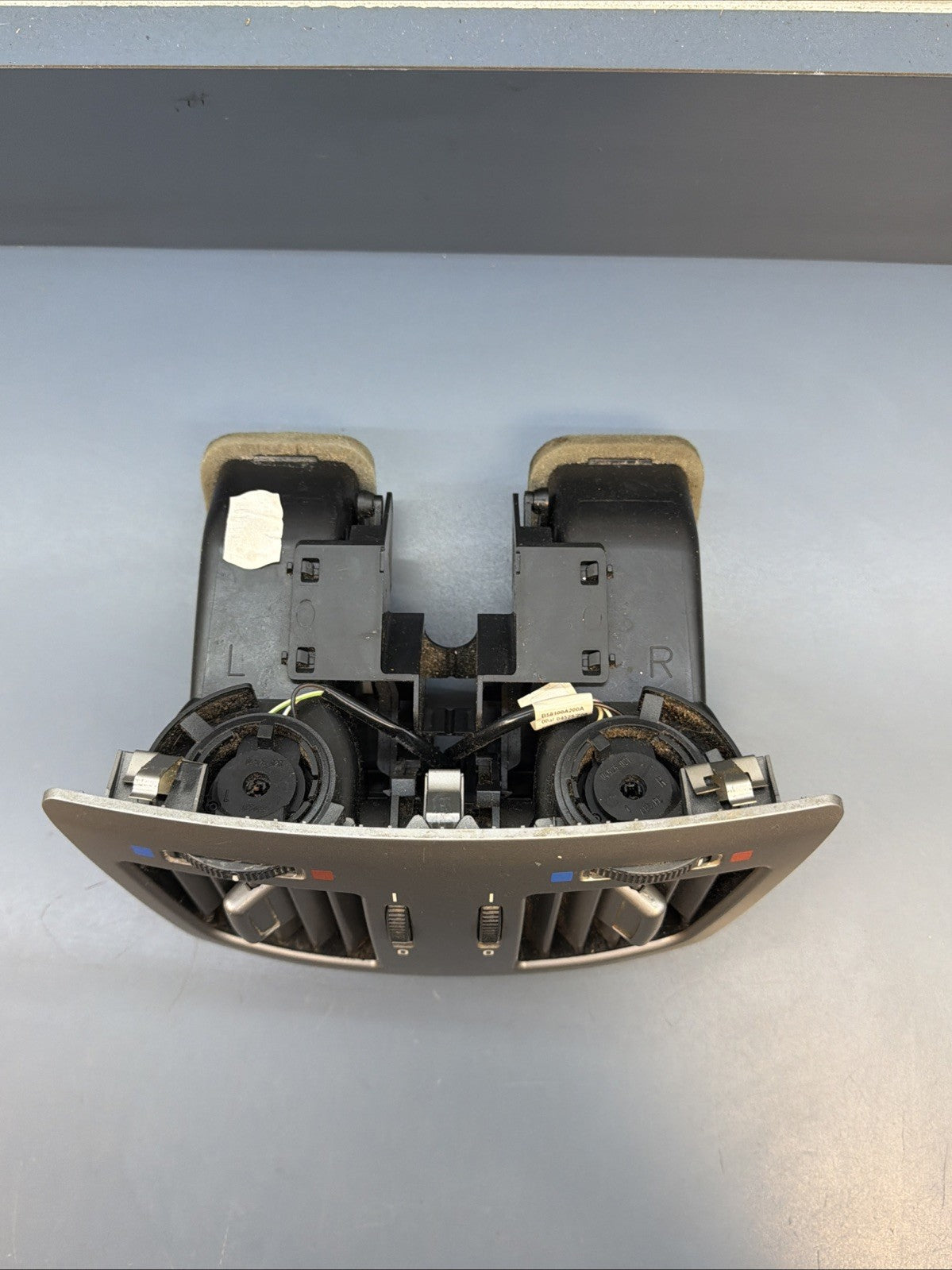 OEM REAR CENTER AC HEATER AIR VENT UNIT FOR 2006 2007 2008 BMW 750i 7002395
