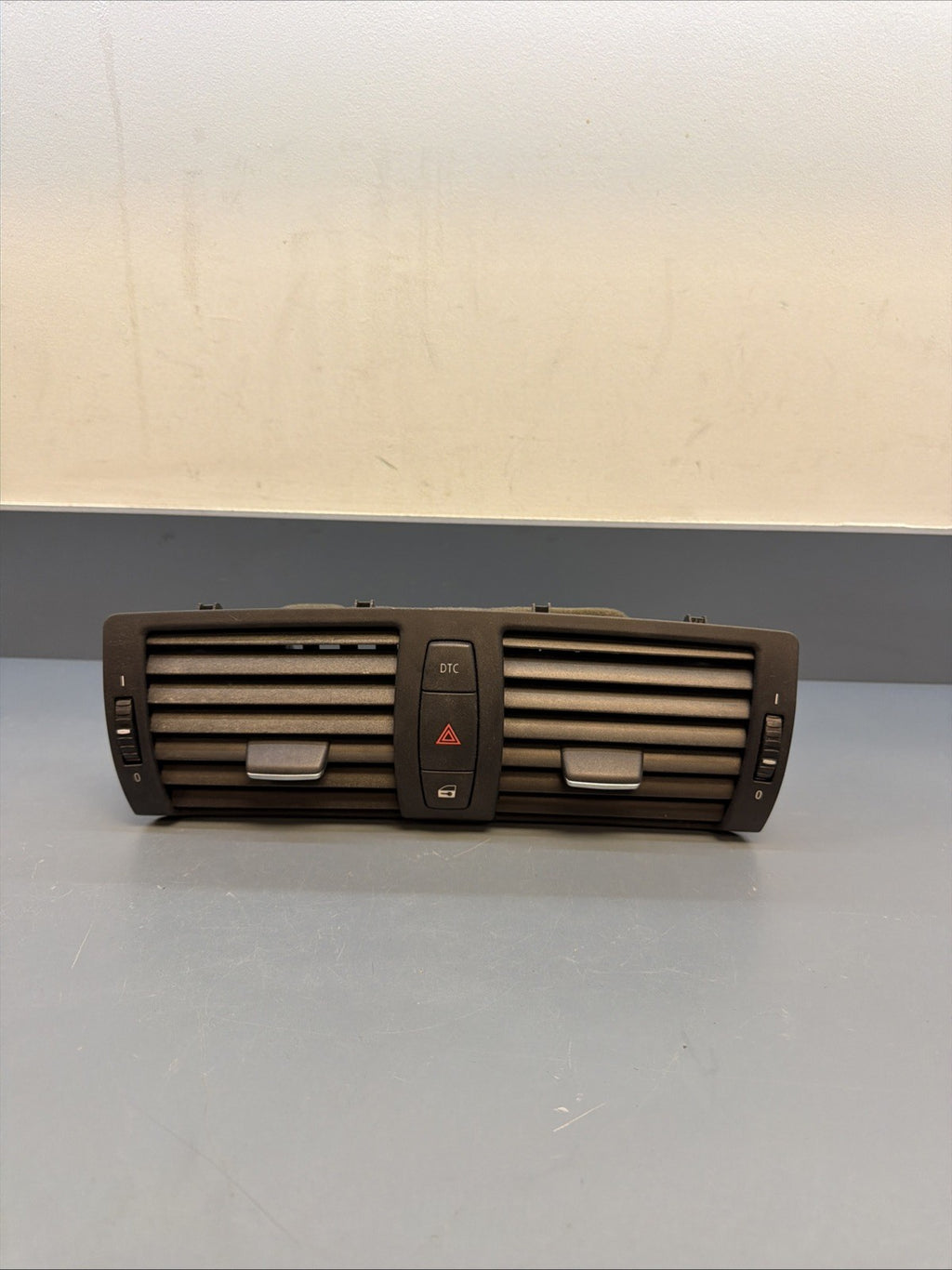 08-13 BMW E82 E88 128i 135i Central Dash Air Vent Hazard Light 7059189 OEM
