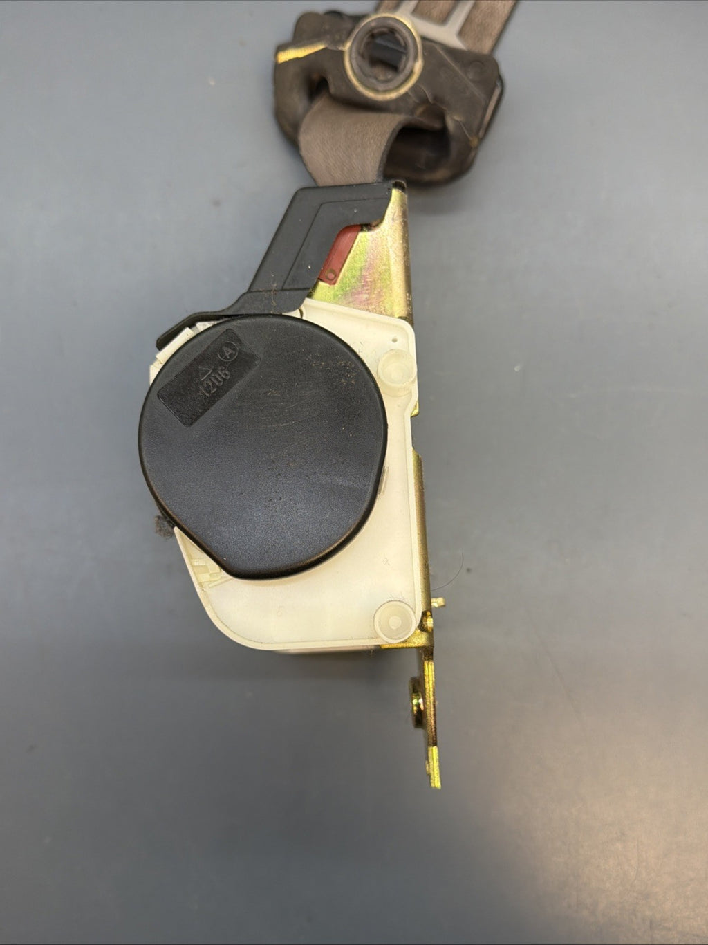 89-95 Bmw E34 5 Series Front Left Side Upper Seat Belt Retractor Beige 8164161