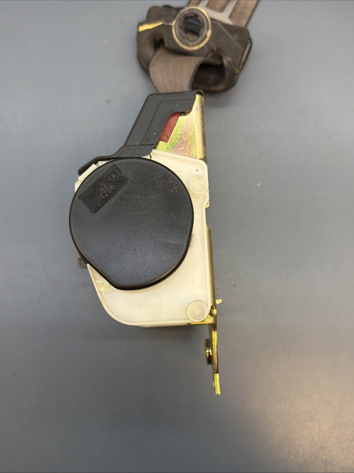 89-95 Bmw E34 5 Series Front Left Side Upper Seat Belt Retractor Beige 8164161