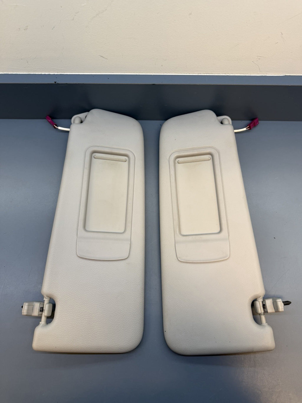 13-15 BMW E84 X1 SUN VISOR MIRROR LEFT RIGHT SET OEM 6905983 GREY
