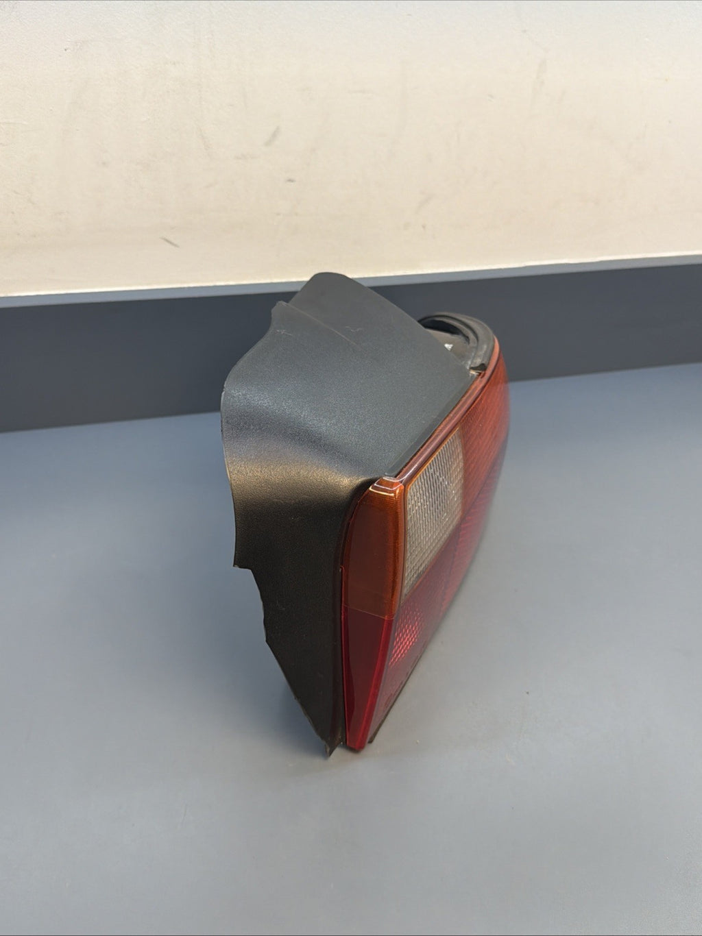96-99 BMW Z3 E36/7 REAR RIGHT PASSENGER SIDE TAIL LIGHT LAMP OEM 8389862