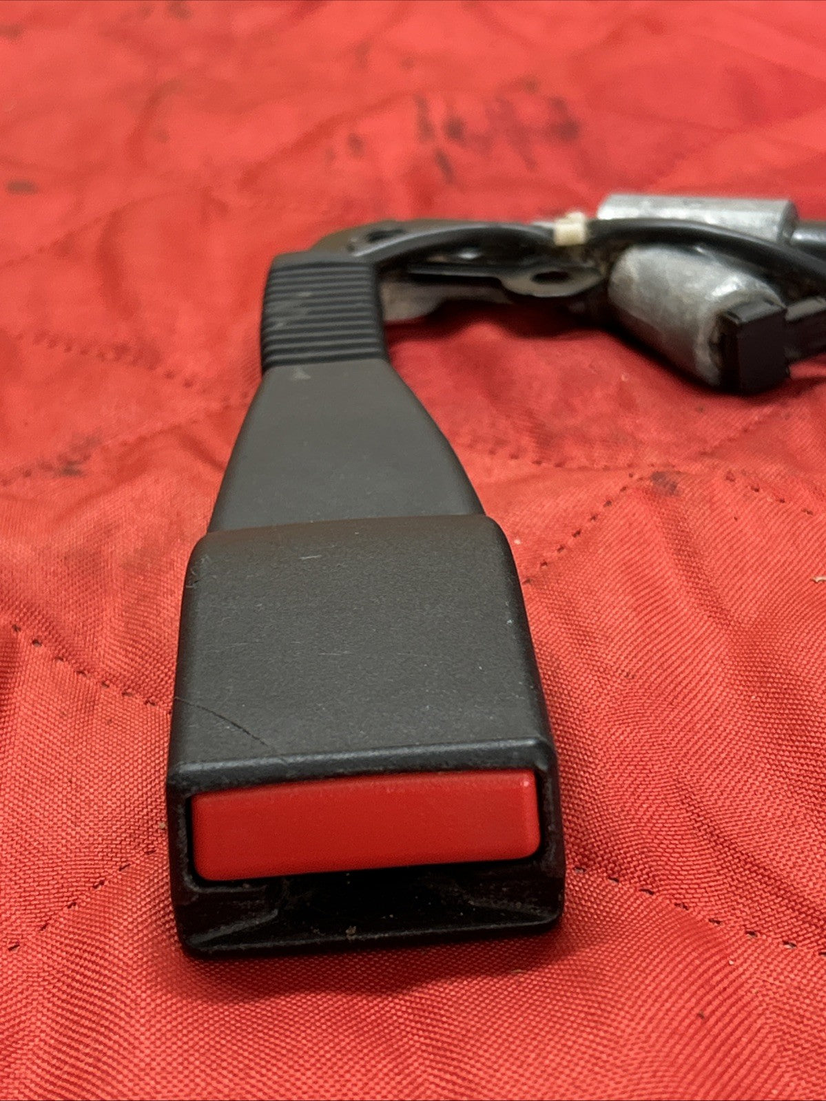 07-14 BMW E70 E71 X5 X6 FRONT RIGHT SIDE SEAT BELT BUCKLE BLACK OEM 3055370