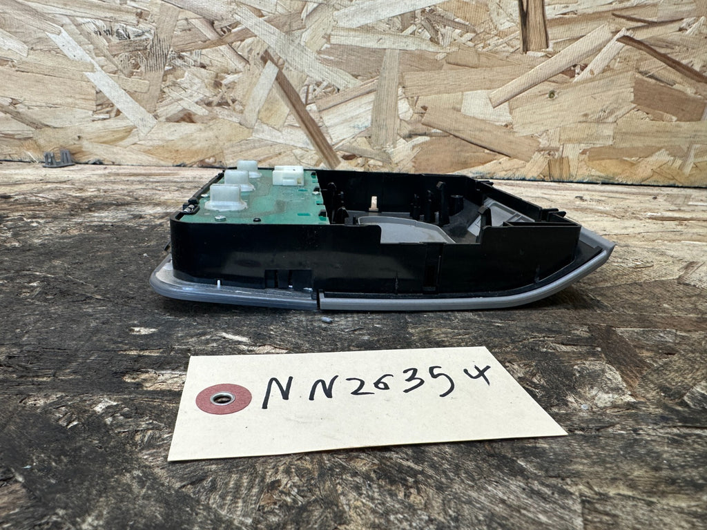 BMW 2006-2012 E90 REAR OVERHEAD DOME LIGHT ASSEMBLY GRAY OEM 9201632