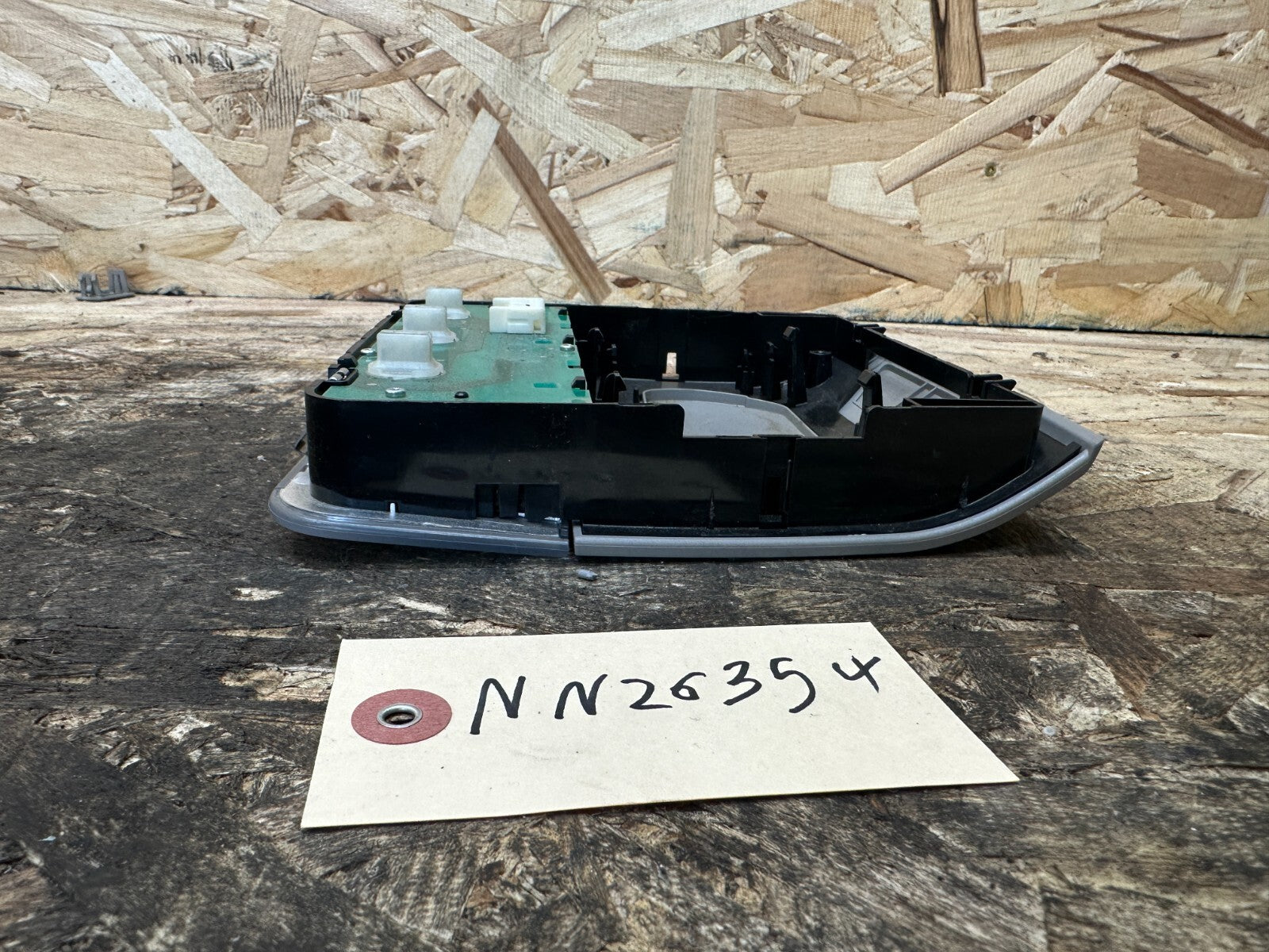 BMW 2006-2012 E90 REAR OVERHEAD DOME LIGHT ASSEMBLY GRAY OEM 9201632