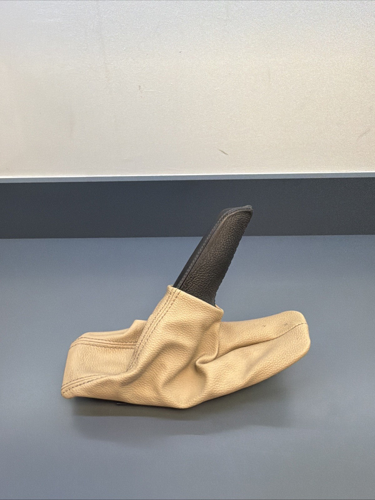 06-13 BMW E90 E91 E92 E93 325i Parking Hand Brake Handle Boot Cover 7137537 OEM