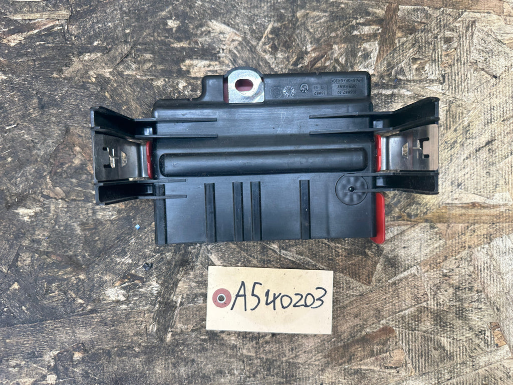 BMW 03-13 1 3 X1 SERIES E8X E9X POSITIVE POWER DISTRIBUTION BOX OEM 6942912