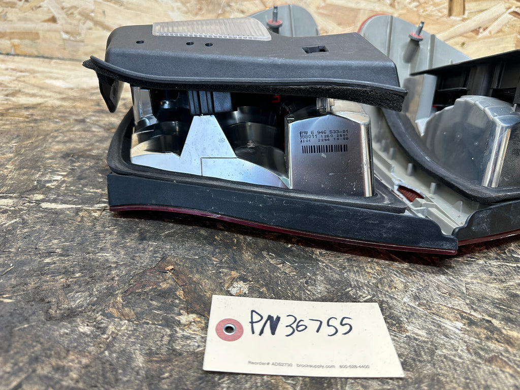 BMW E46 2003-2006 REAR OUTER TAIL LIGHT L+R SET 2PC OEM 6946533+6946534
