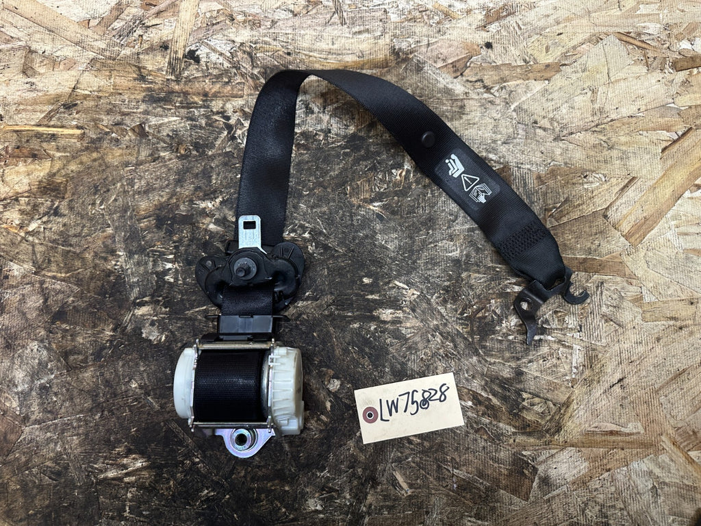 BMW 2005-2009 E90 FRONT RIGHT DRIVER SEAT BELT OEM 33017492/33059848
