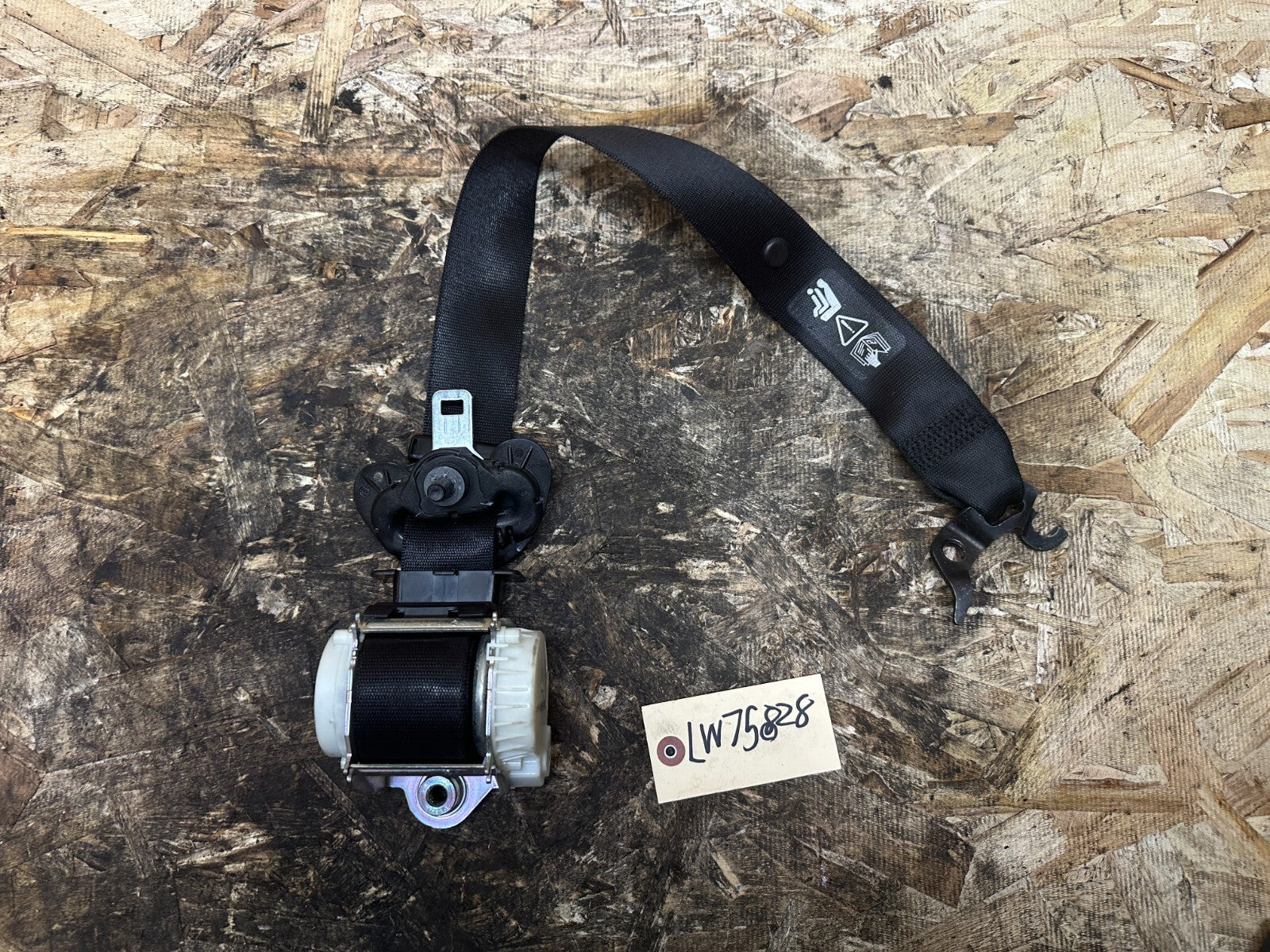 BMW 2005-2009 E90 FRONT RIGHT DRIVER SEAT BELT OEM 33017492/33059848