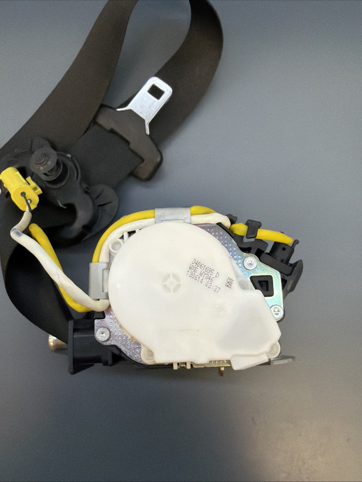 BMW 2012-2015 E84 X1 FRONT RIGHT PASSANGER SEAT BELT RETRACTOR OEM 34061695